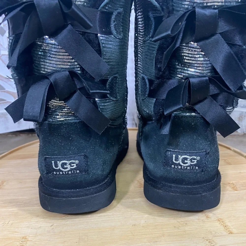 UGG Bailey Bow Lizard Black & Silver Women’s Size 6/ EU 36 Short Boots